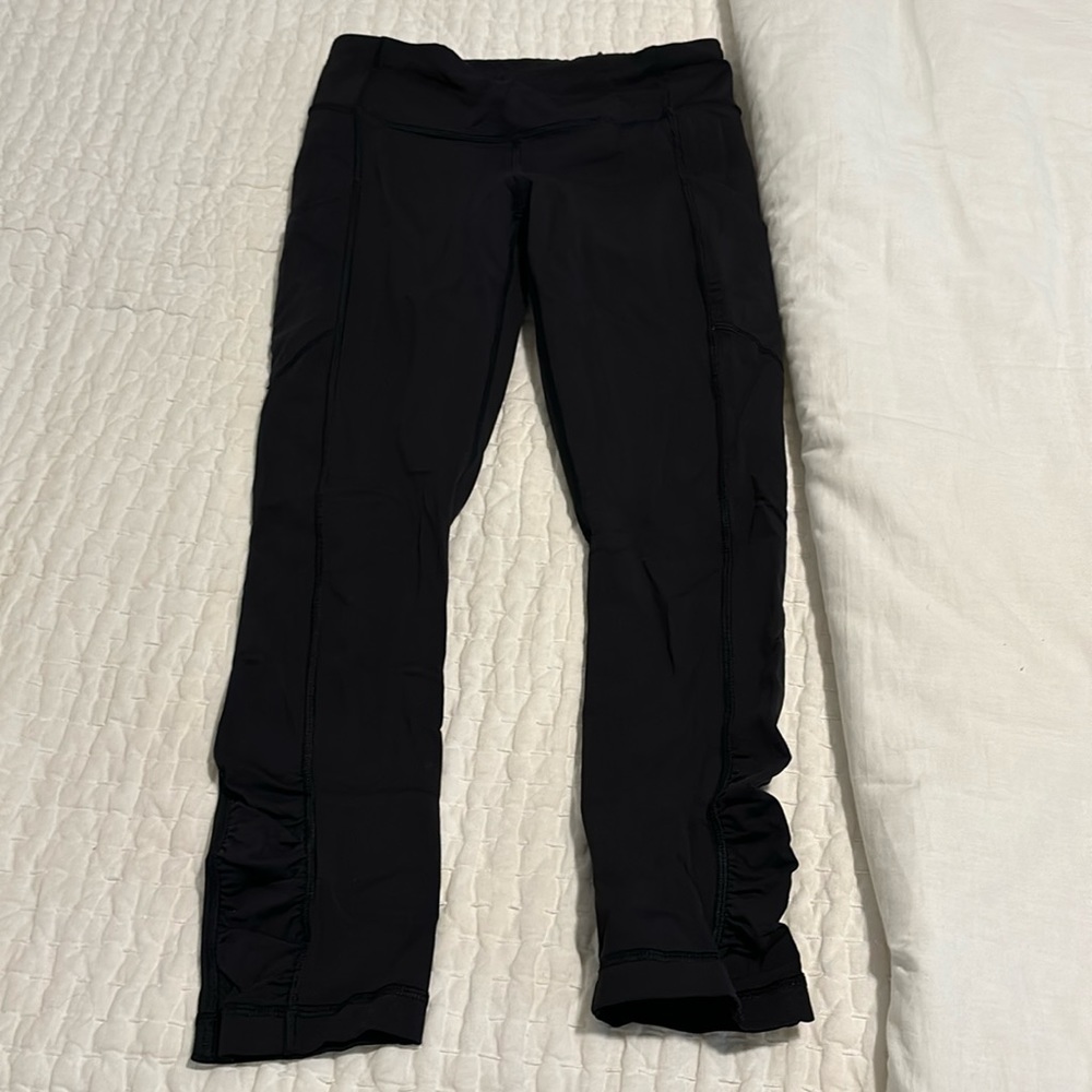 Lulu leggings with ruched bottoms